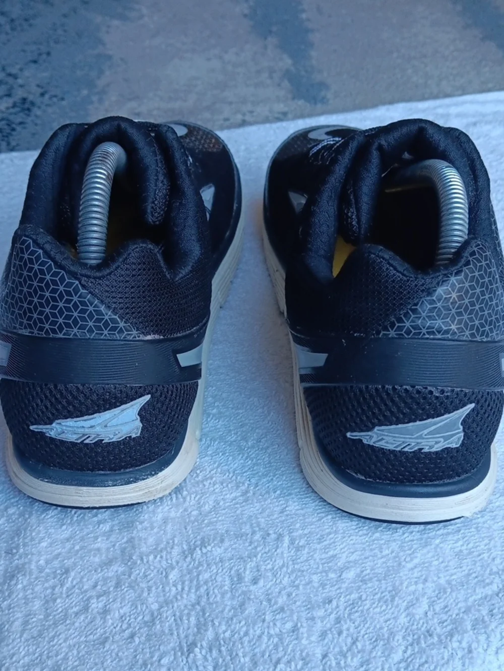 Altra Intuition 3.5 Athletic Shoes